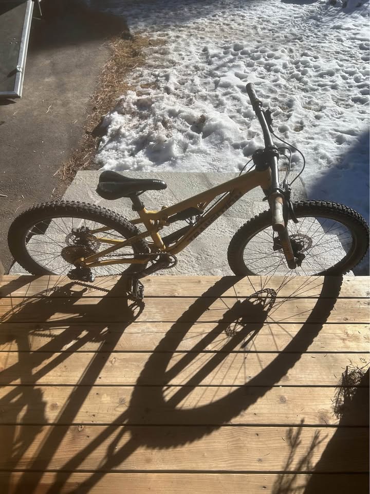 2022 Transition Ripcord 24 inch youth Mountain Bike