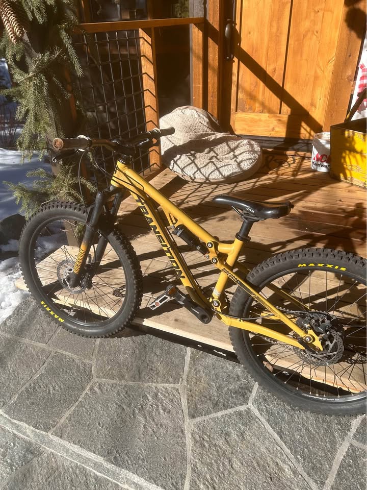 2022 Transition Ripcord 24 inch youth Mountain Bike