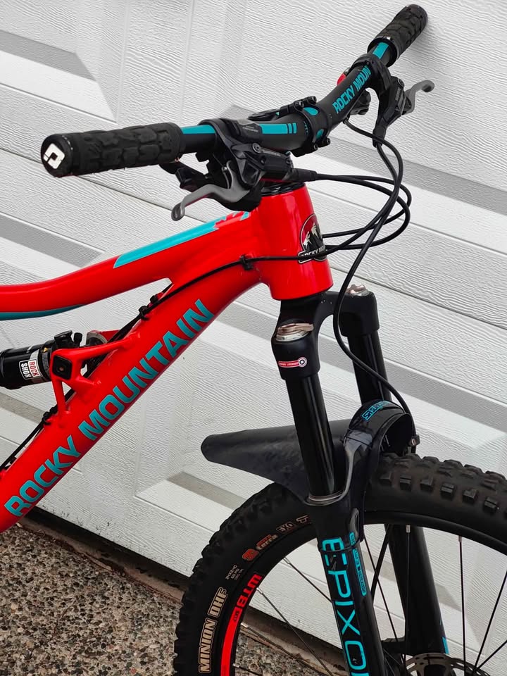 Rocky Mountain Reaper 24" full suspension kid mountain bike